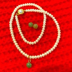 Pearl necklace set with Jade